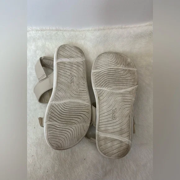 Teva Beige and Cream Footwear 🌴☀️ - Picture 4 of 6